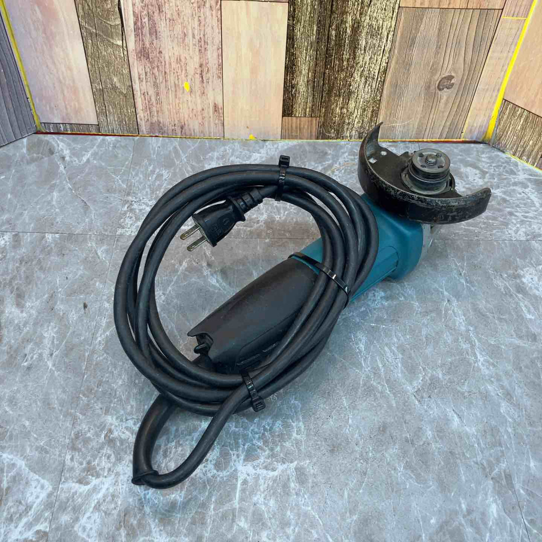 ☆マキタ(makita) 100mmディスクグラインダ GA4033【八潮店】