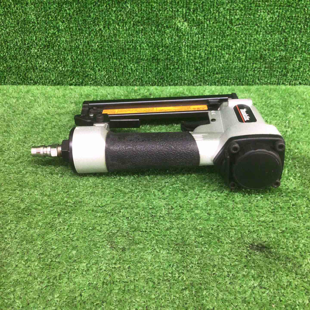 【現状品】 マキタ/makita 4mm常圧エアタッカ AT425BZK 【鴻巣店】