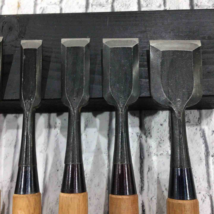 左次弘 追入鑿 10本組 赤樫柄 面取加工 ※12mmが2本あります。 【川口店】