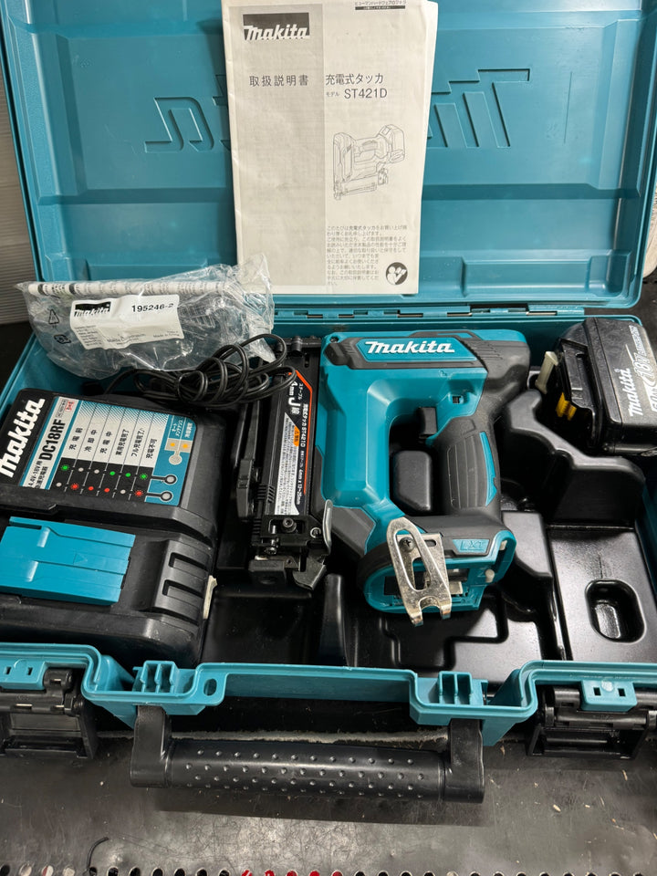 ★マキタ(makita) コードレスタッカ ST421DRG【草加店】