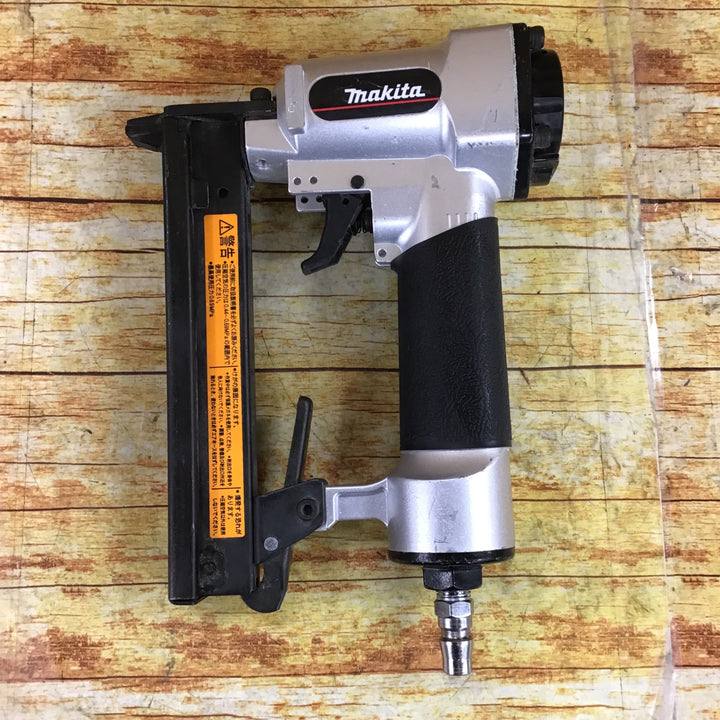 ★マキタ(makita) 常圧エアタッカ AT1025BZK【川崎店】