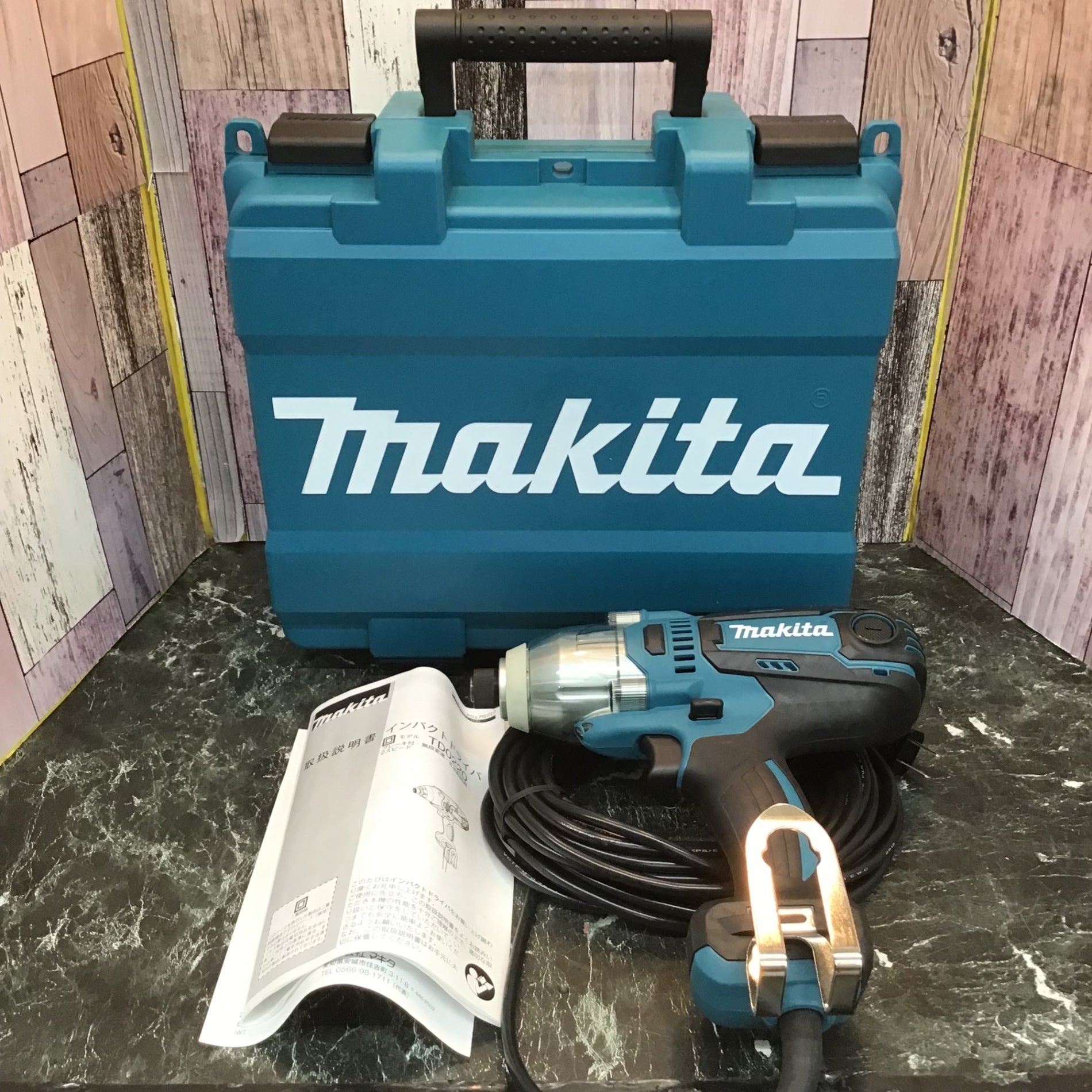 インパクトドライバ makita TD0220 取扱説明書 ケース付き / マキタ 