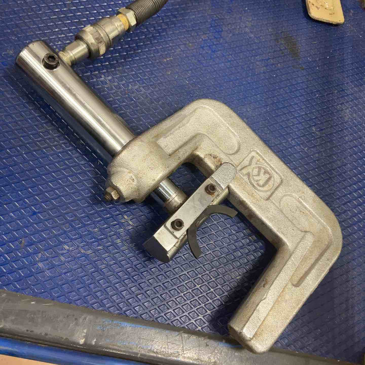 ◇亀倉精機 手動油圧式パイプ断水機 EP-700【草加店】