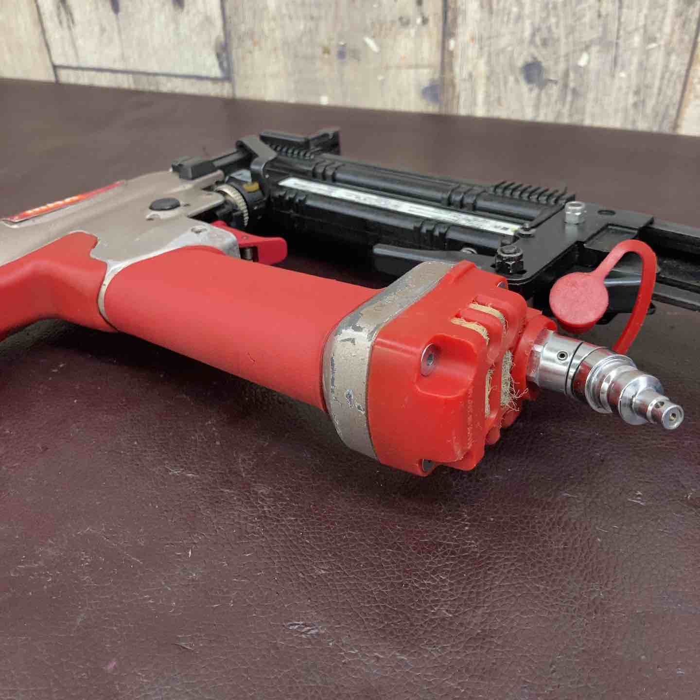 【中古品】マックス(MAX) 高圧フロアタッカ HA-38F1/438MAフロア 4MA【東大和店】 中古品】マックス(MAX) 高圧フロアタッカ HA-38F1/438MAフロア 4MA