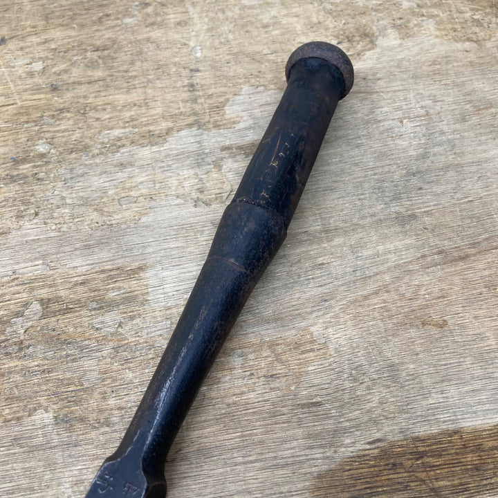 【中古品】　「甲子 北越之住 藤原兼房作之」銘 突き鑿 明治 刀鍛冶 和工具 大工道具【柏店】