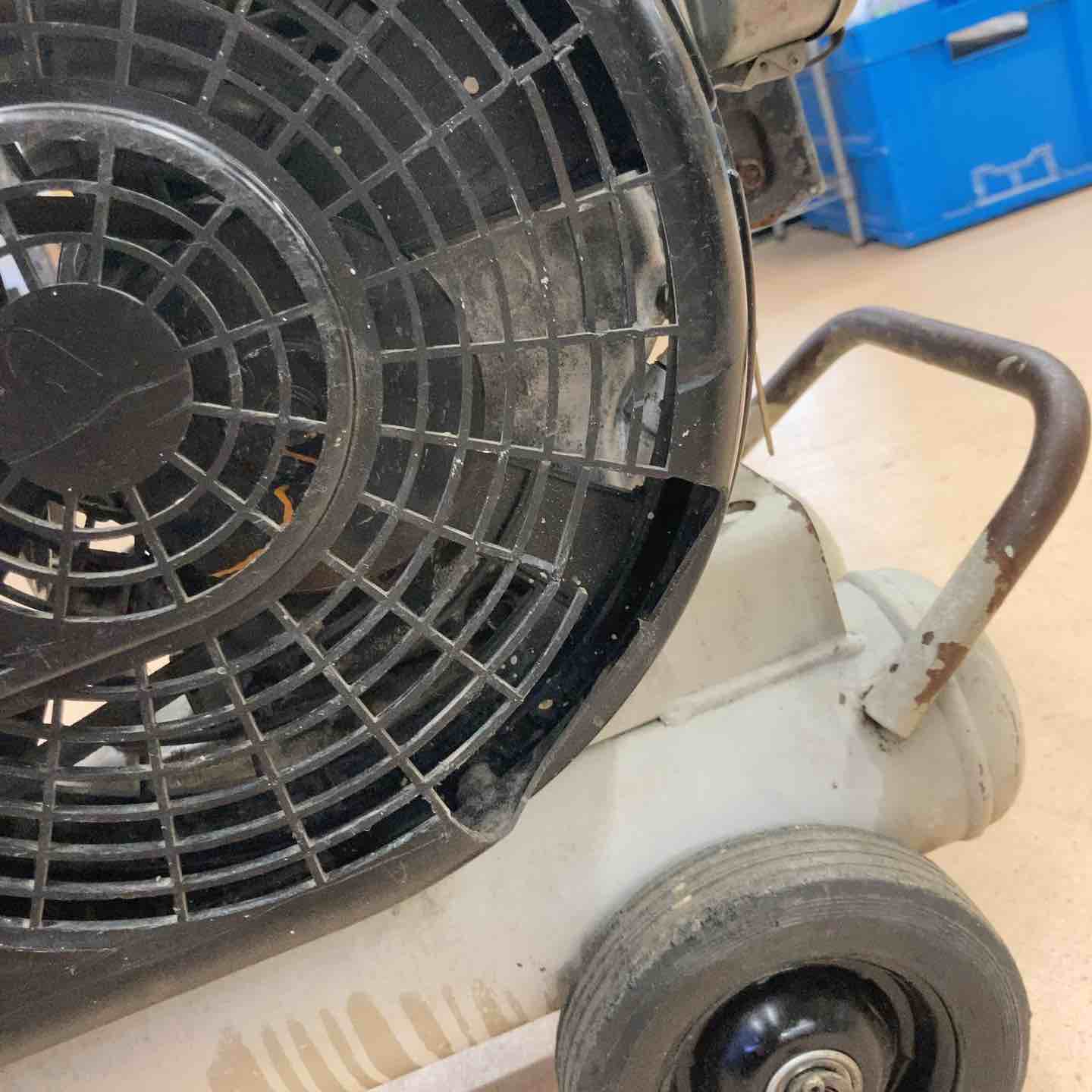 【中古】【動作OK】【店頭引取限定】　エンジンコンプレッサー　ＡＮＥＳＴ　ＩＷＡＴＡ　ＣＯＭＧ　ＬＬ２２-１０　本体のみ 中古品/店頭受取り限定】 アネスト岩田 IWATA エンジンコンプレッサー