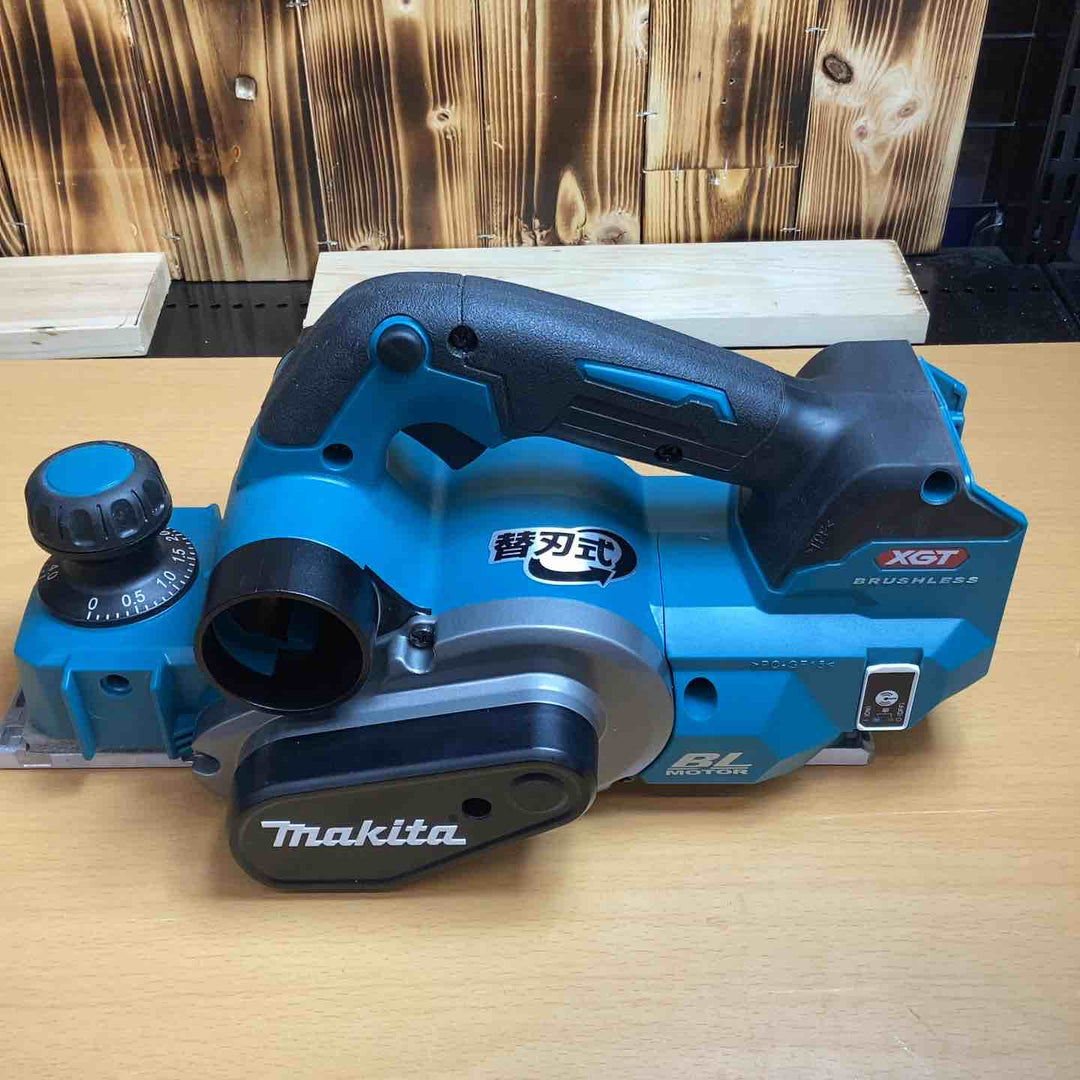 マキタ(makita) コードレスカンナ KP001GZ 表面 平滑 木材 表面削り 仕上げ 厚み調整 厚さ﻿ 面取り 加工 板の反り 平ら 溝【越谷店】