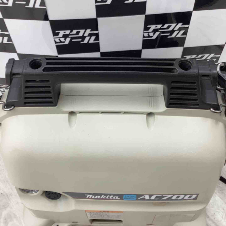 マキタ(makita) エアコンプレッサー AC700 製造業 工業ドリル ハンマー 釘打ち機 DIY エアブラシ スプレーガン 【越谷店】