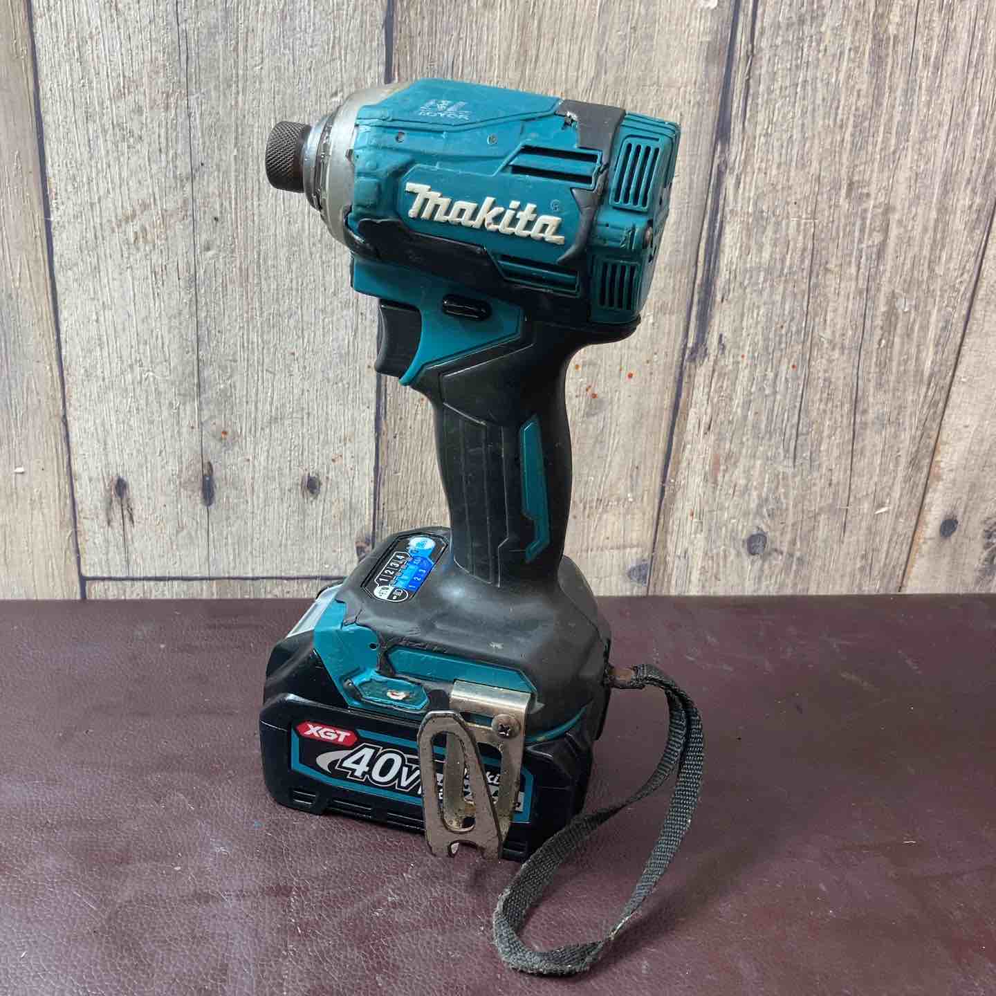 マキタ(makita) TD001GZB 充電式インパクトドライバー バッテリー付き【市川行徳店】【店頭取引限定】【中古】管理番号：ITFBDBIX7HMO 中古品】 マキタ(makita) コードレスインパクトドライバー TD001GZ