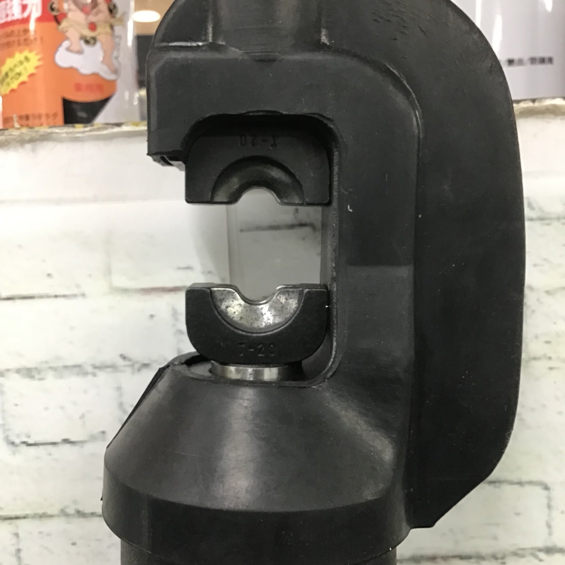 〇泉精器(IZUMI) 手動油圧式圧着圧縮工具 15号B【町田店】 – アクト