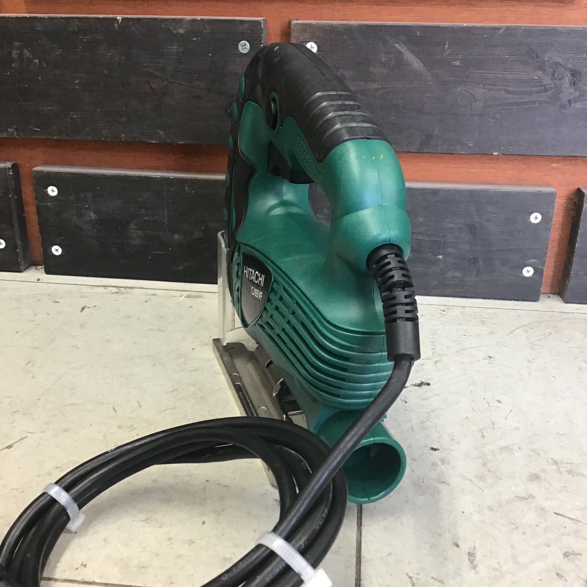 日立 CJ65VF 電子ジグソー HiKOKI ハイコーキ【船橋馬込店】【店頭取引限定】【中古】管理番号：ITPDKMW265AG 中古品】 ハイコーキ/HIKOKI ※旧:日立工機 電子ジグソー CJ65VF 【鴻巣