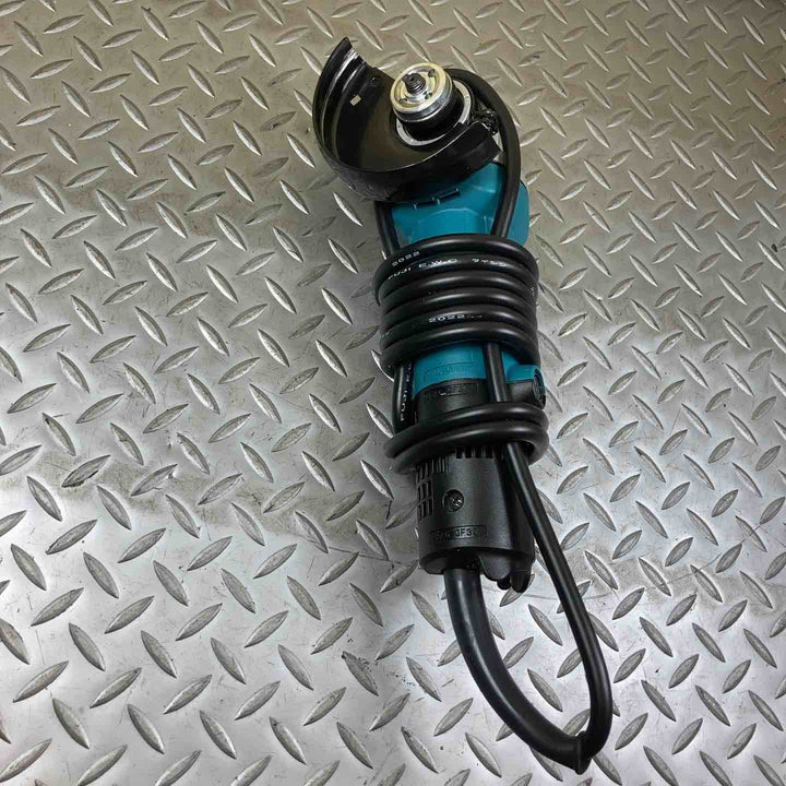 マキタ(makita) ディスクグラインダ 低速高トルク ブレーキ付 100mm 9533BLA【川崎店】