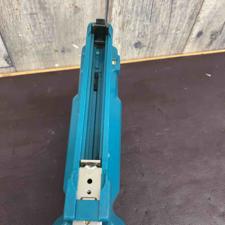【中古品】 マキタ(makita) コードレスタッカ  ST112DZ RT線 【東大和店】