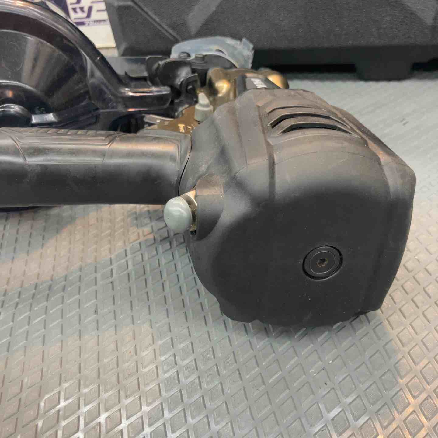 中古品】ハイコーキ(HIKOKI ※旧:日立工機) 高圧エア釘打ち機 NV75HRA(S