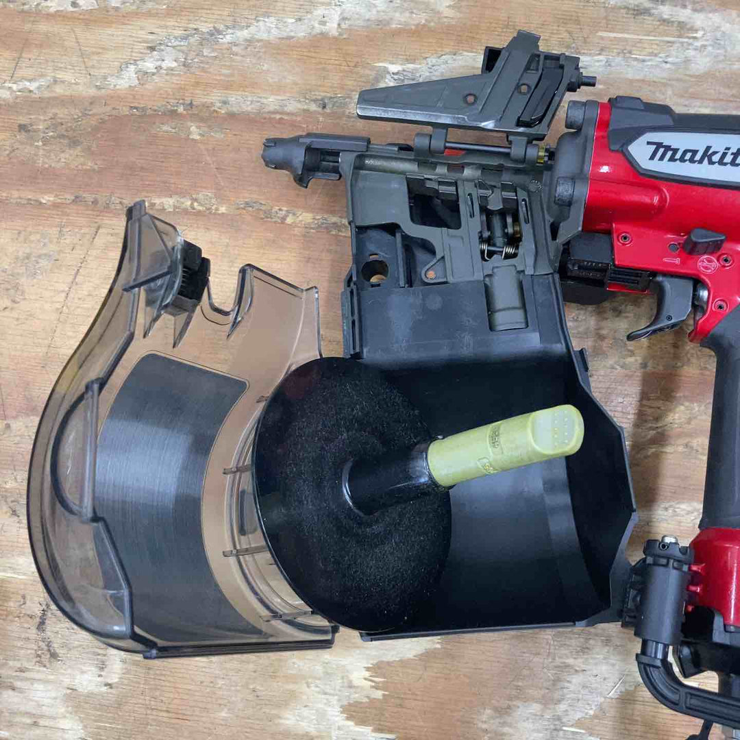 ★マキタ(makita) 高圧エア釘打ち機 AN935H 本体色：赤【柏店】