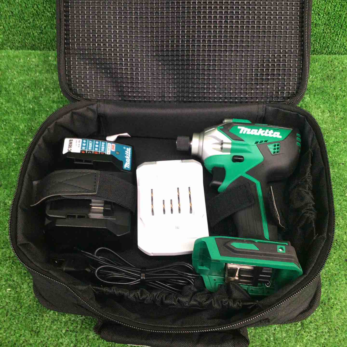 中古品】 マキタ/makita 充電式インパクトドライバー MTD002DWA 中古品】 マキタ/makita 充電式インパクトドライバー MTD002DWA