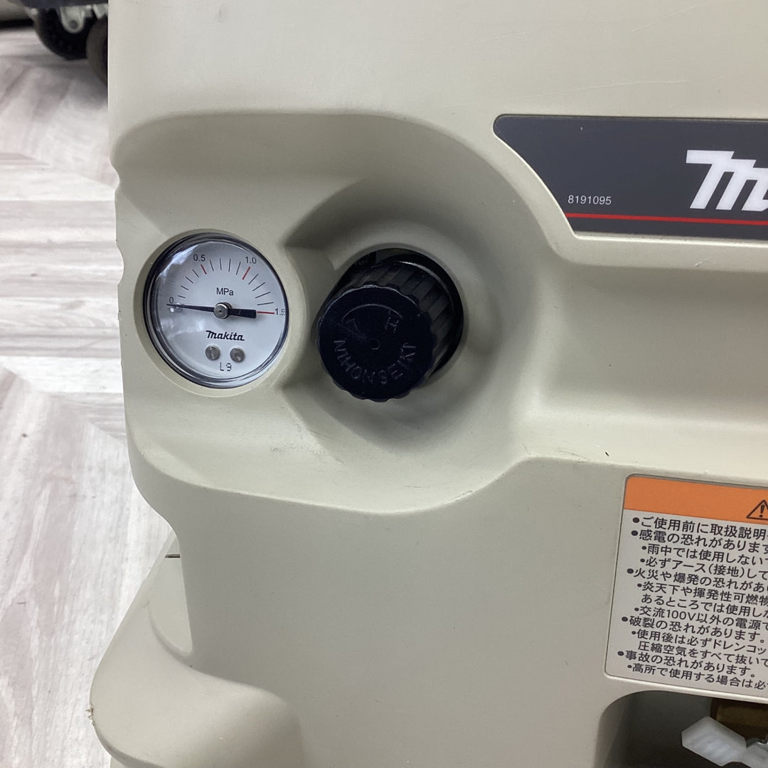 ★マキタ(makita) エアコンプレッサー AC700【越谷店】