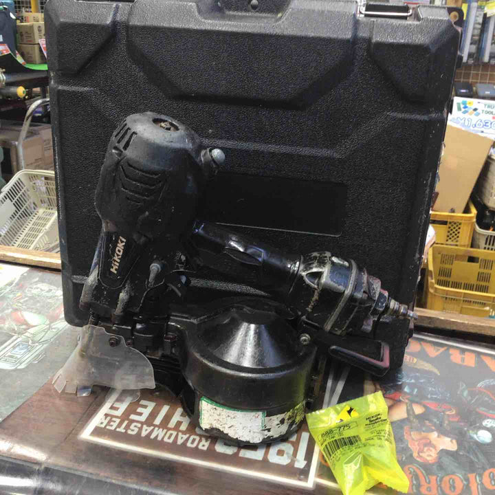 〇HiKOKI(ハイコーキ) 高圧ロール釘打機 アブソリュートブラック パワー切替機構・エアダスタ付 NV65HR2(SAB)【草加店】