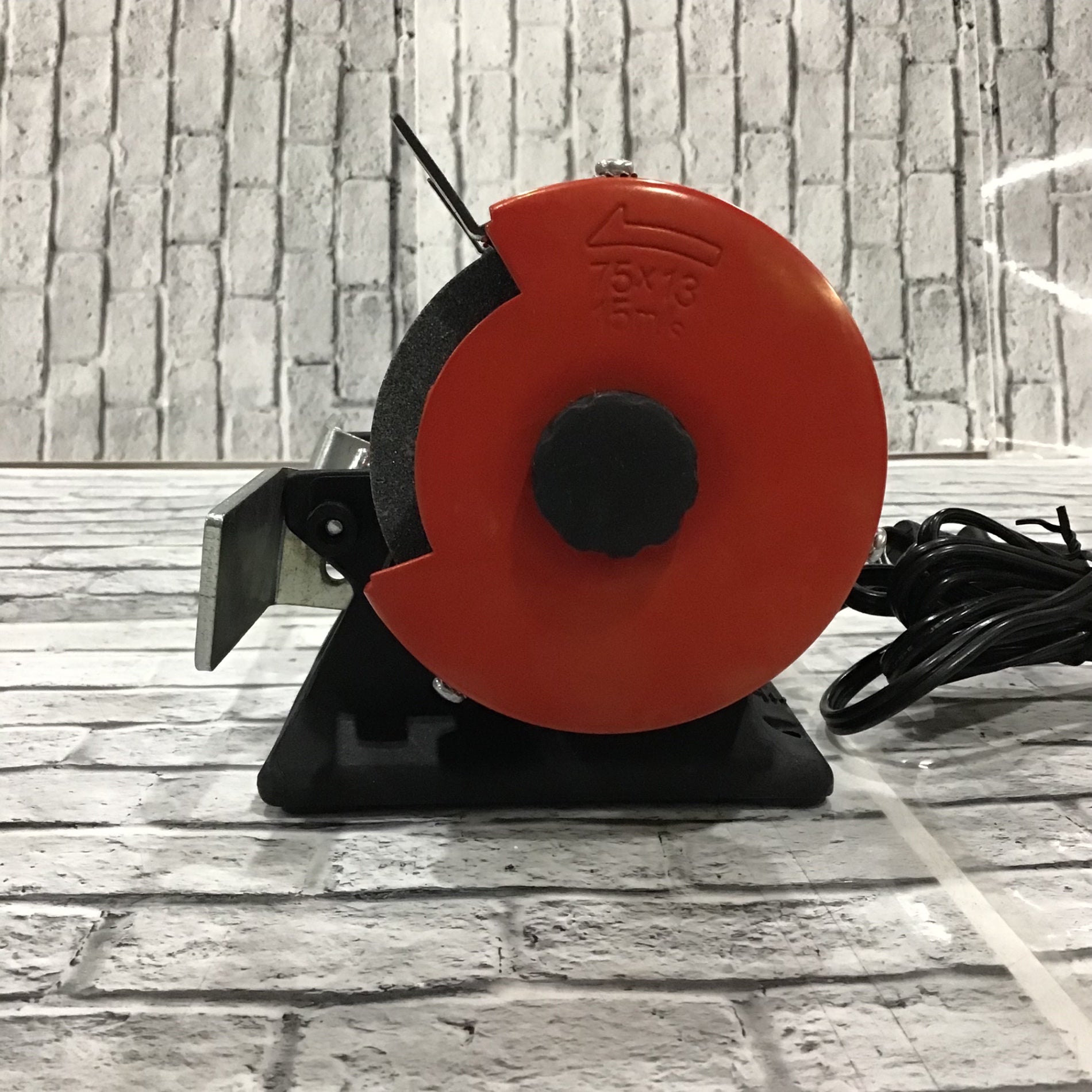 【新品　未使用】RYOBI ミニ両眼 グラインダ　TG-30 リョービ（RYOBI） ミニ卓上グラインダ 砥石径75mm TG-30 625000A : e