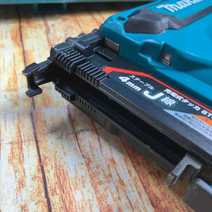 ★マキタ(makita) コードレスタッカー ST421DZK【川崎店】