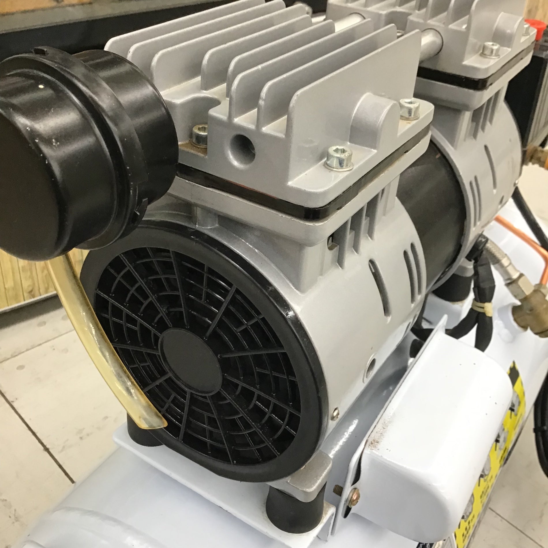 現状品】 EARTH MAN エアーコンプレッサー オイルレス 静音タイプ 25L