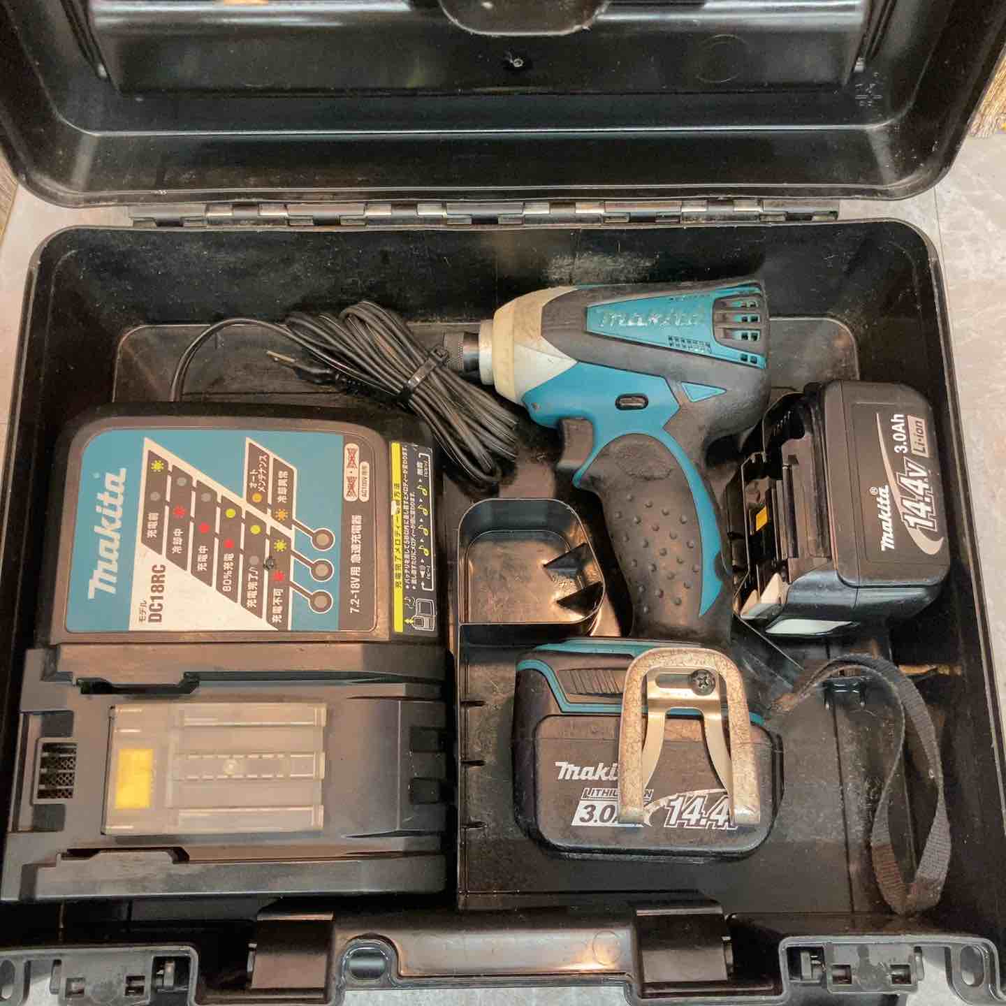 【中古品】マキタ makita 14.4V3.0Ah コードレスインパクトドライバー TD132DRFX 付属充電器DC18RC【八潮店】 中古品】マキタ makita 14.4V3.0Ah コードレスインパクトドライバー