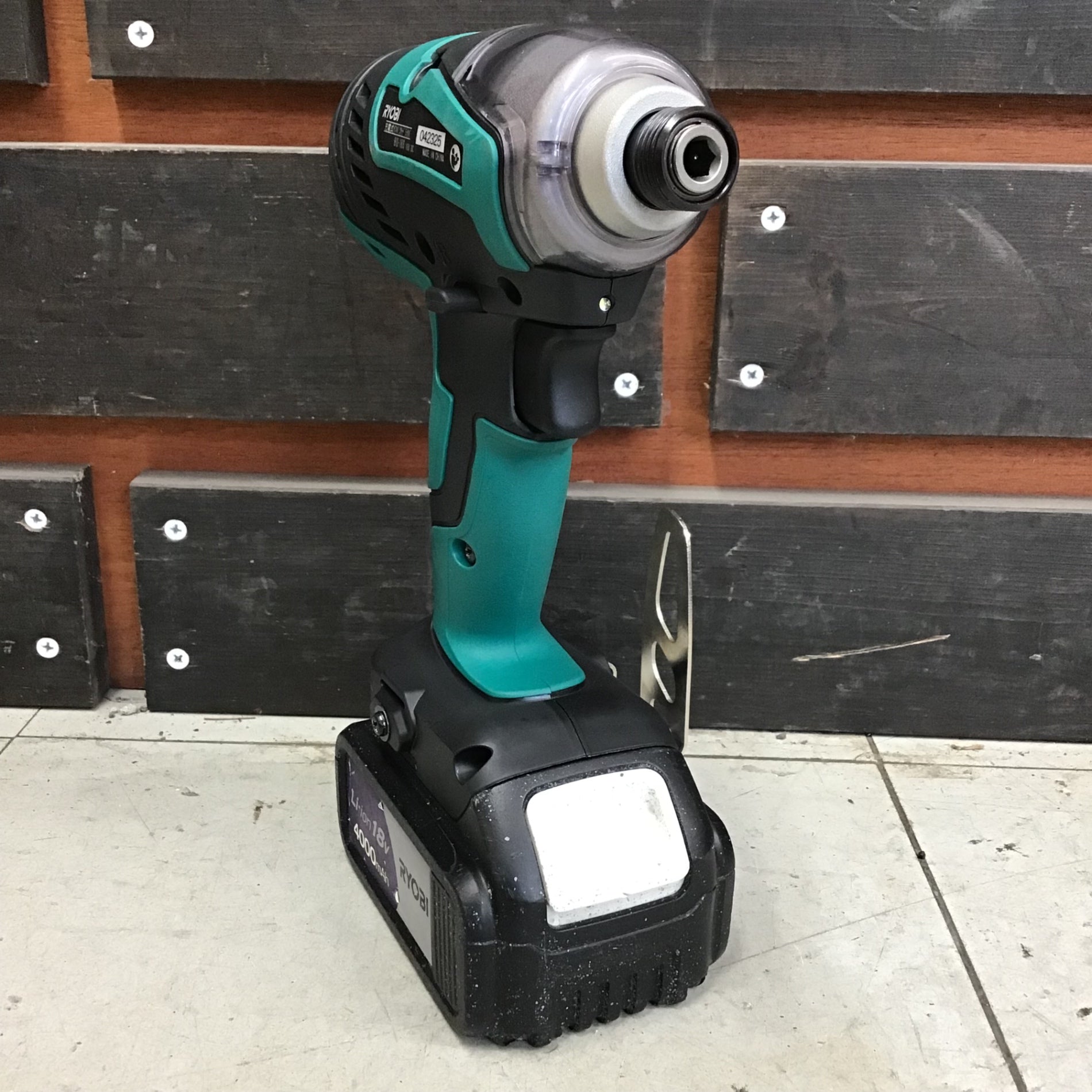 中古品】 リョービ/RYOBI コードレスインパクトドライバ BID-1806