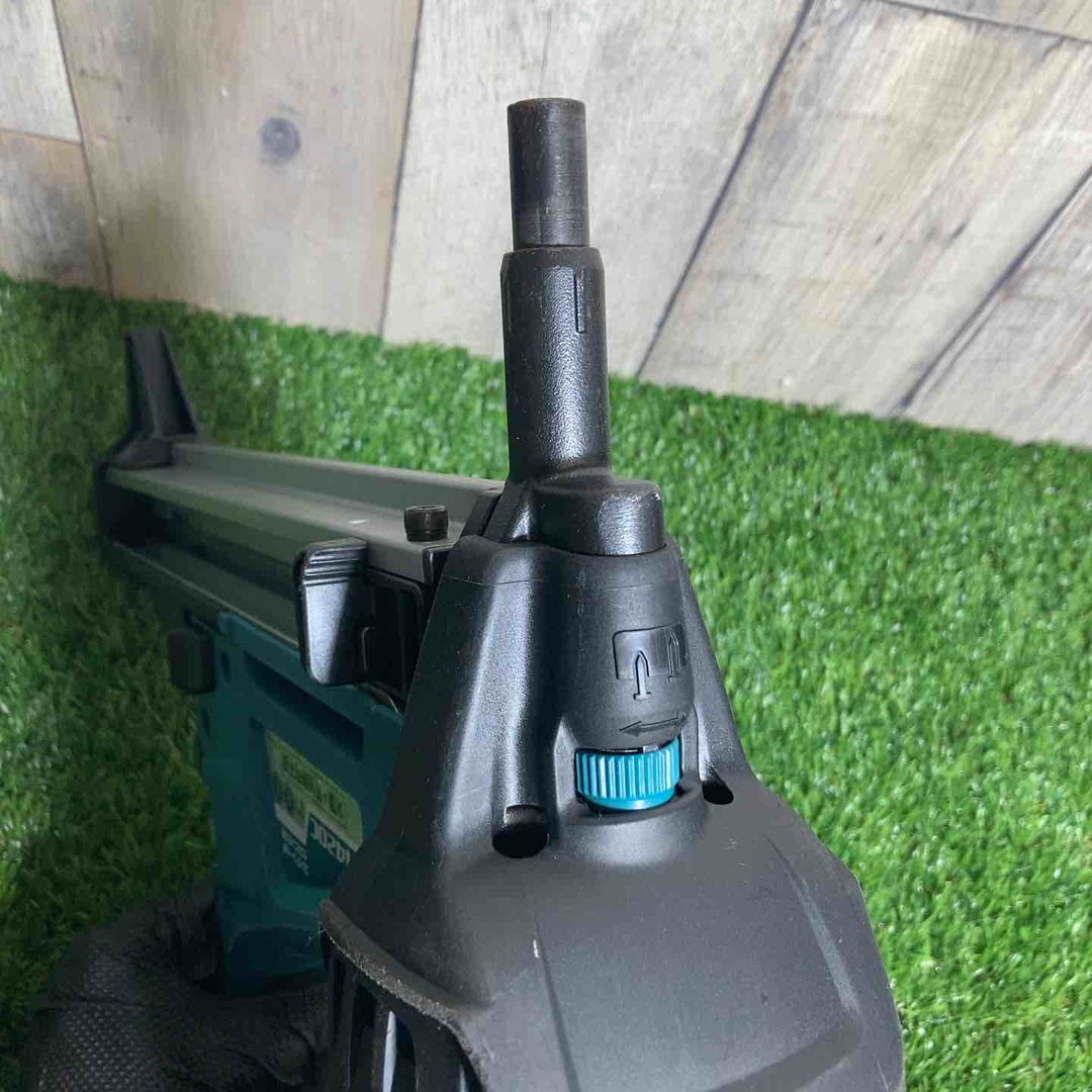 ★マキタ(makita) コードレスコンクリート用ガスピン打ち機 GN420C　バッテリー充電器、ガス、弾付属【戸田店】