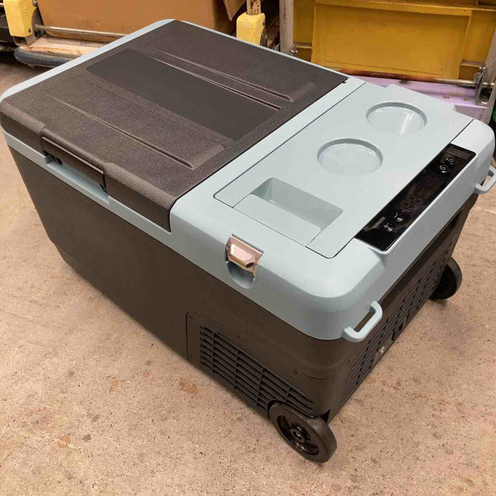 【未使用】山善 ELEIN ポータブル保冷温庫 YFR-DC250 25L 3WAY電源 -18℃~60℃ クーラーボックス キャスター付 ブルーグレー ※バッテリーは付属しません【八潮店】