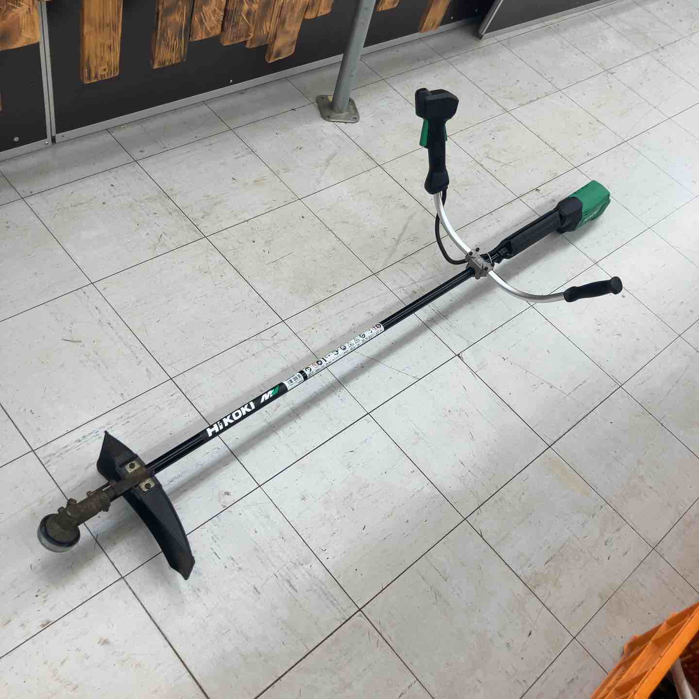 電気草刈機　２台入り　KHR09-250　未使用品 楽天市場】草刈り機 電動 グラストリマー AC電源式 コンセント 2種類の