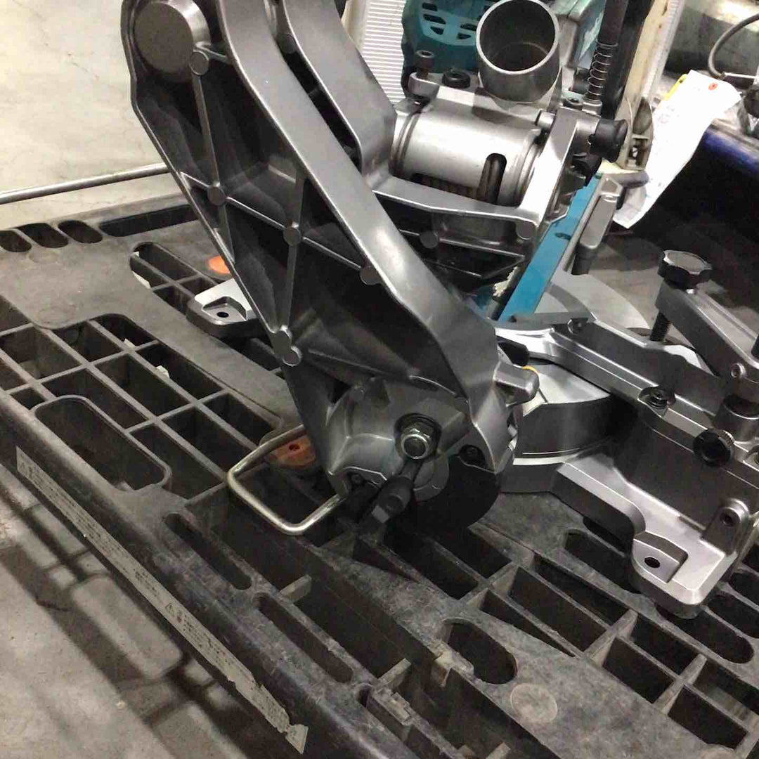 【中古品】 マキタ(makita) コードレススライドマルノコ LS008GZ 【藤沢店】