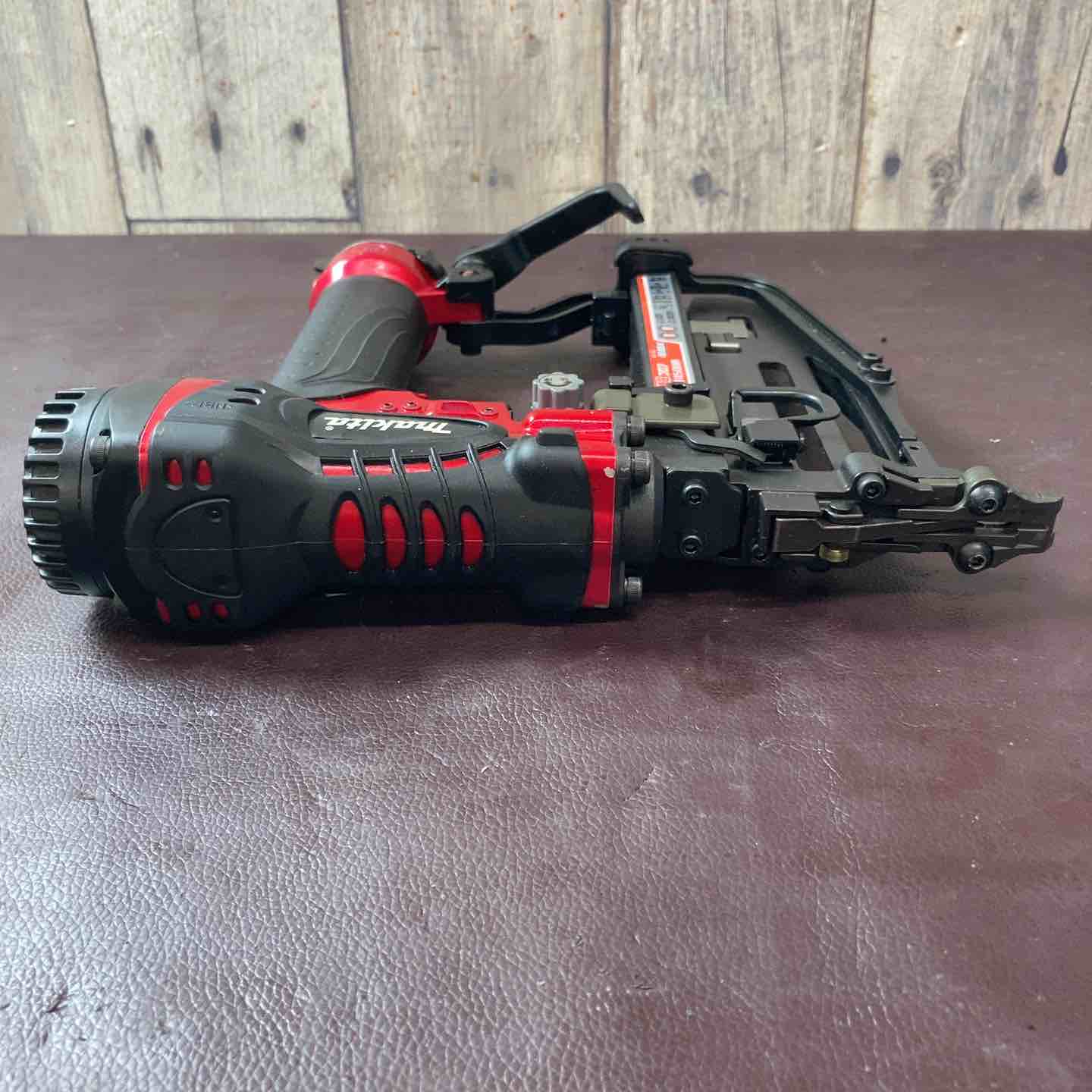 中古品】 マキタ(makita) 高圧フロアタッカ AT450HA 【東大和店