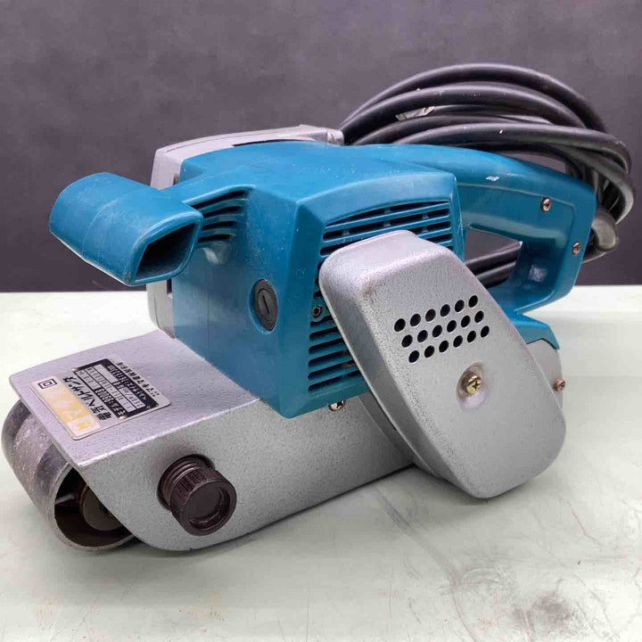 ◇マキタ(makita) ベルトサンダ 9900B 木材 金属 樹脂 石材 バリ取り 面取り 研磨 サビの剥離 平滑 研磨作業 手持ち 据え置き  【越谷店】