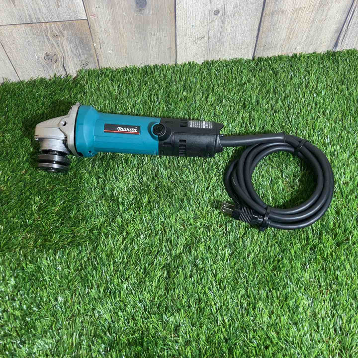 ☆マキタ(makita) 125mm ディスクグラインダ 9535B【戸田店】
