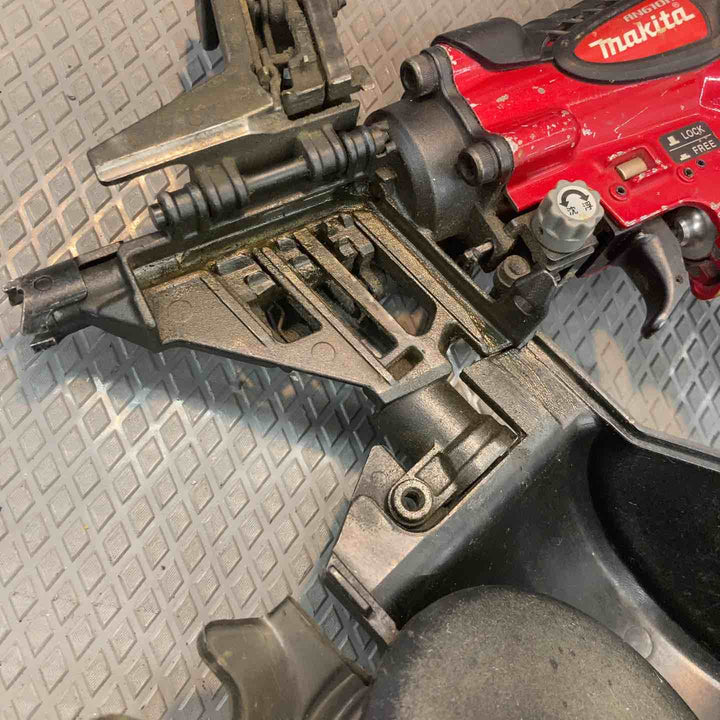 【中古品】マキタ(makita)  高圧エア釘打ち機 AN610H【所沢店】