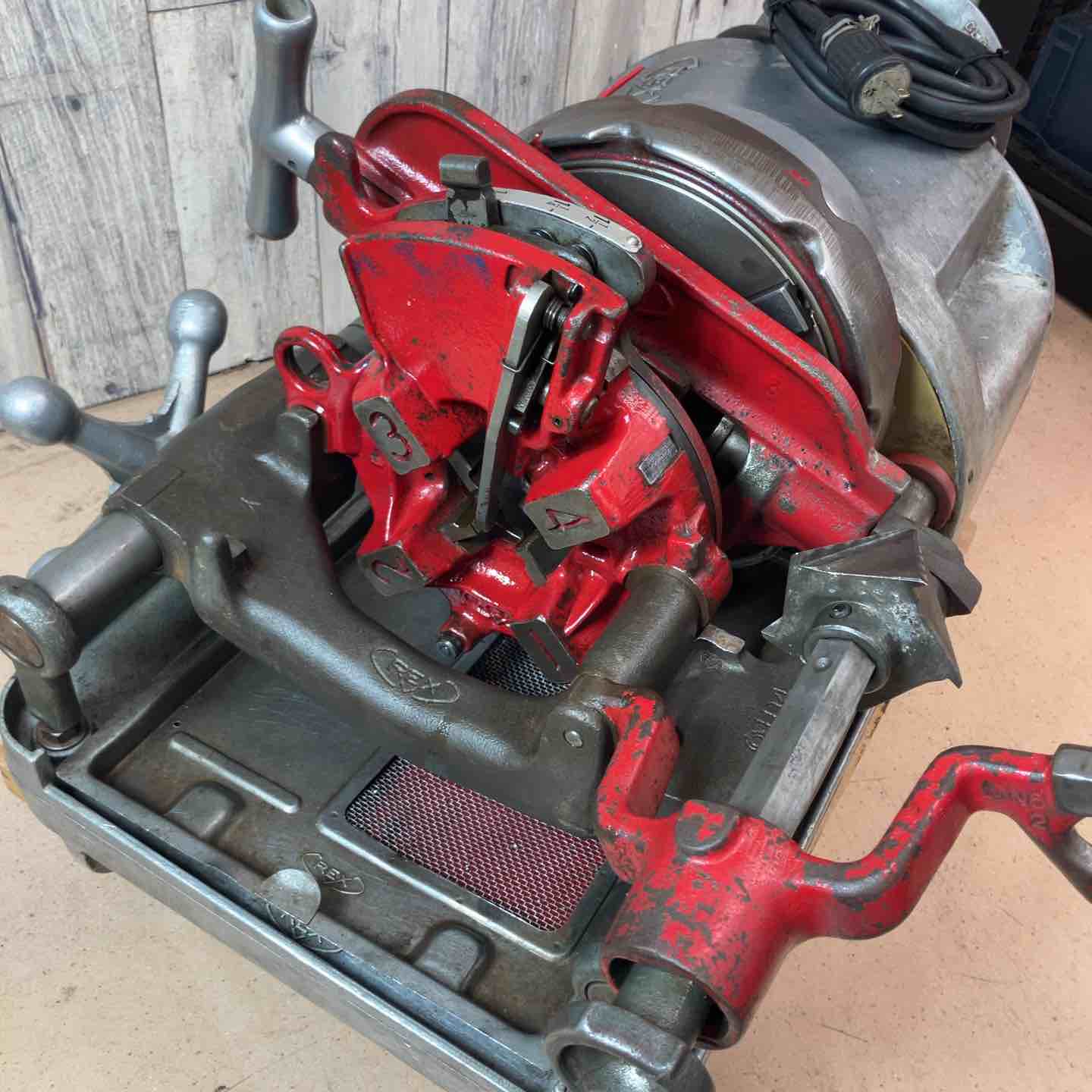 REX レッキス 牛若 80ADX3 ねじ切り機 中古品 中古品／店頭受取り限定】 レッキス(REX) ねじ切り機 80ADXIII 牛若