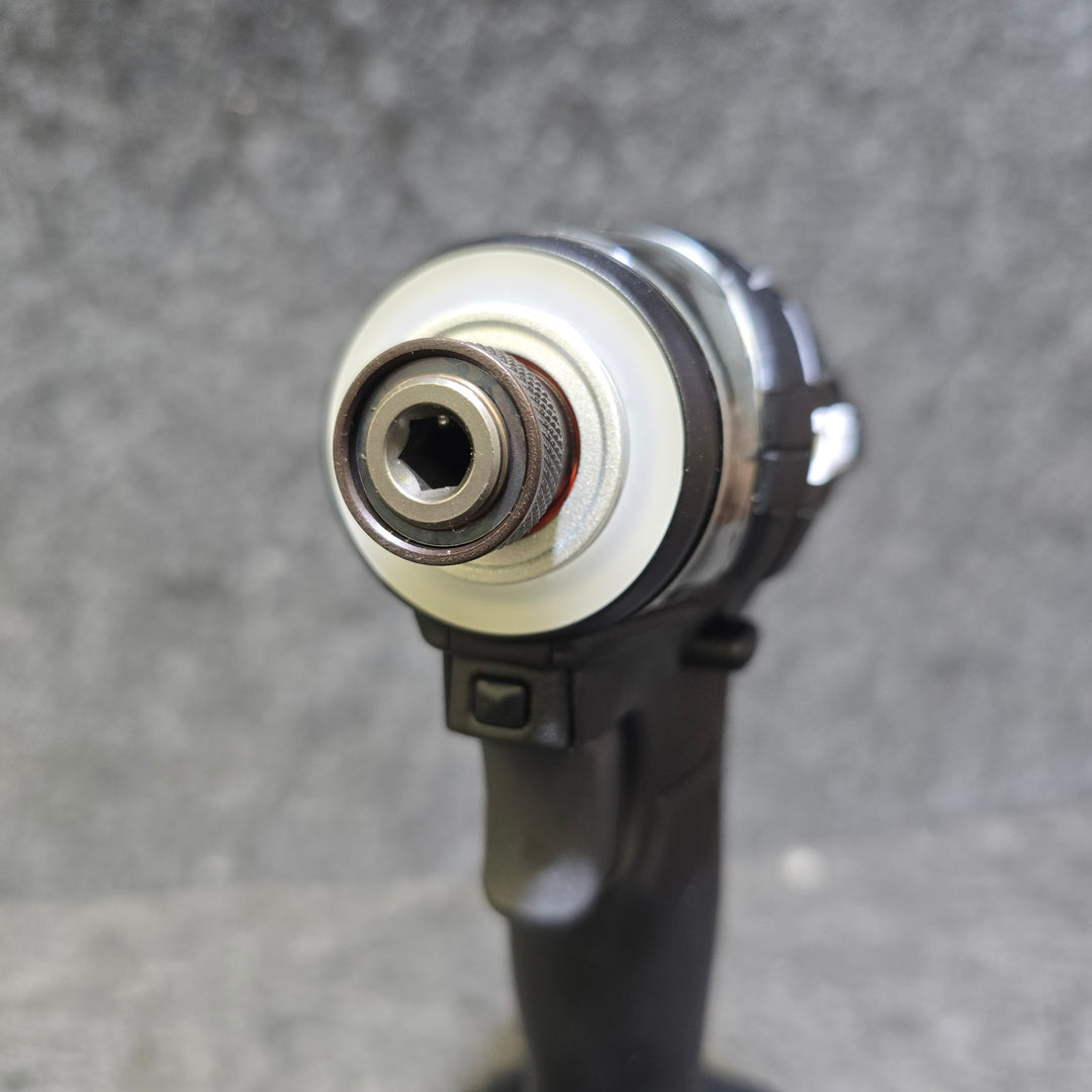 【未使用本体+中古18V 6.0Ahバッテリのセット品！】マキタ(makita) コードレスインパクトドライバー TD173DZB【桶川店】