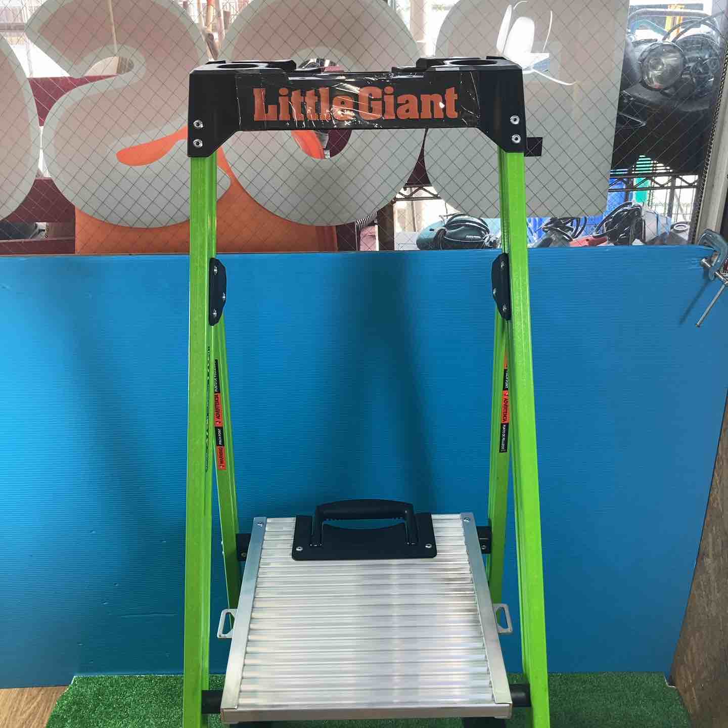 【未使用品(店頭展示品)】リトルジャイアント 脚立 マイティライト2.0 LG-15404【岩槻店】 未使用品(店頭展示品)】リトルジャイアント 脚立 マイティライト2.0 LG