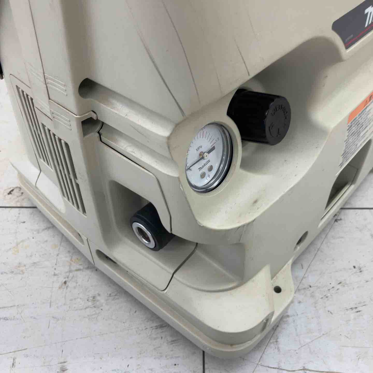 中古品】 マキタ/makita エアコンプレッサー・AC700 【鴻巣店
