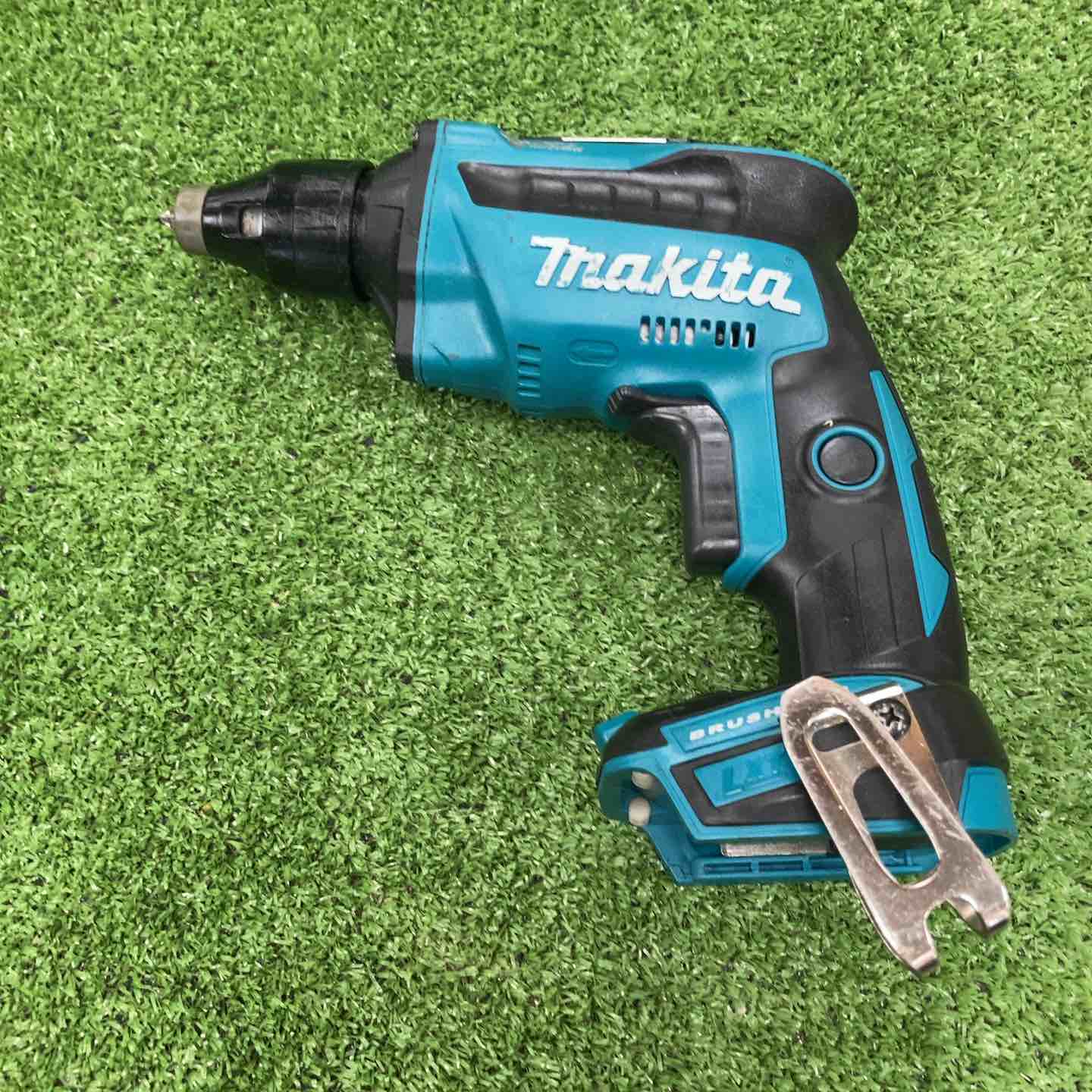 マキタ フルオートスクリュードライバー　 Amazon | マキタ(Makita) オートパックスクリュードライバ 6841