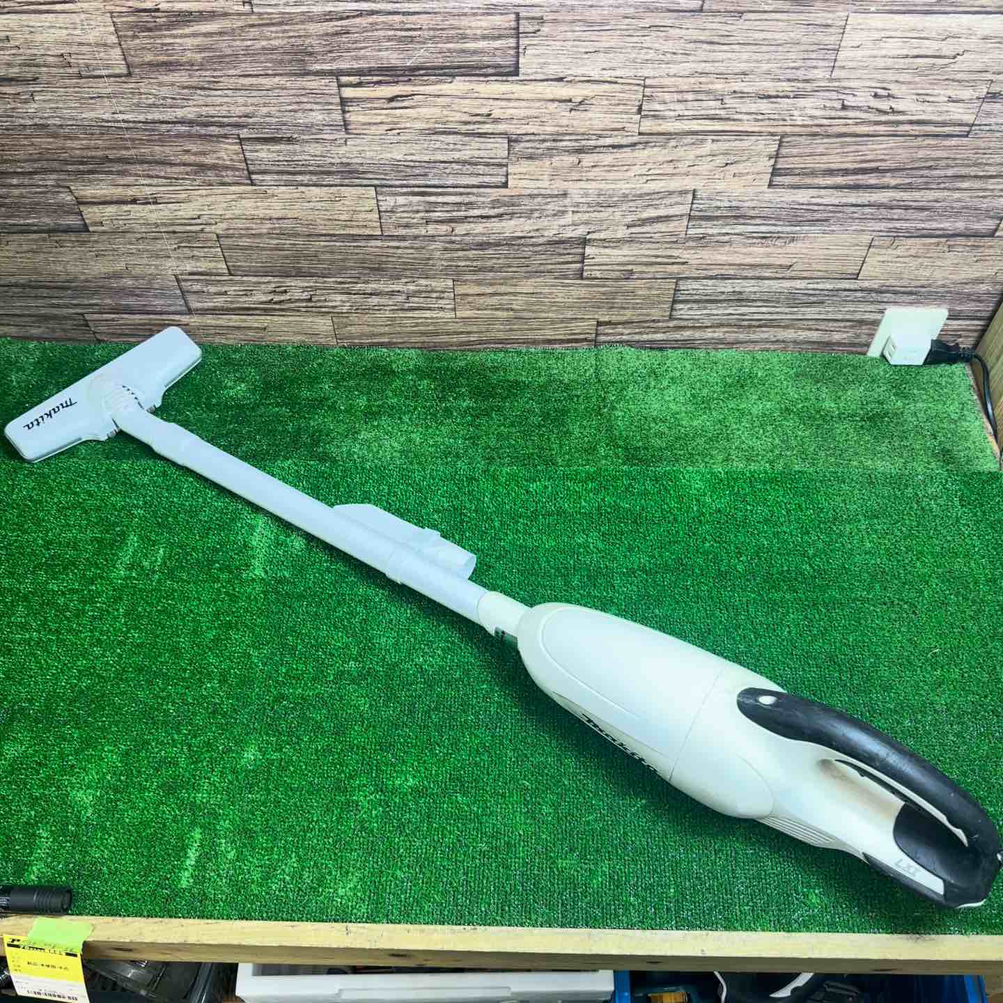 マキタ(makita) コードレスクリーナー CL180FDZW 3.0Ahバッテリー付 【桶川店】 マキタ(makita) コードレスクリーナー CL180FDZW【桶川店】 – アクト