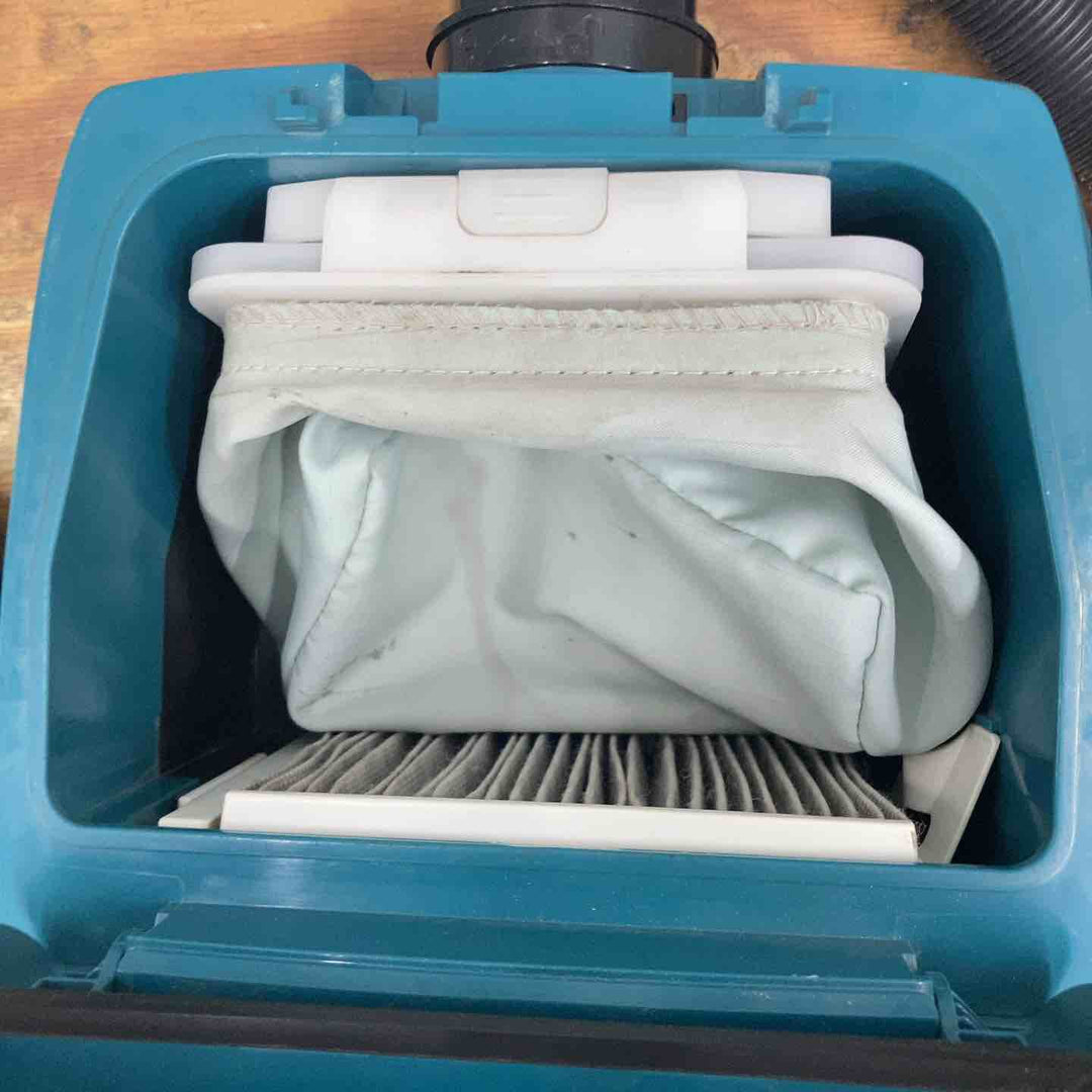 ☆マキタ(makita) コードレス背負い集じん機 VC260DZ【柏店】