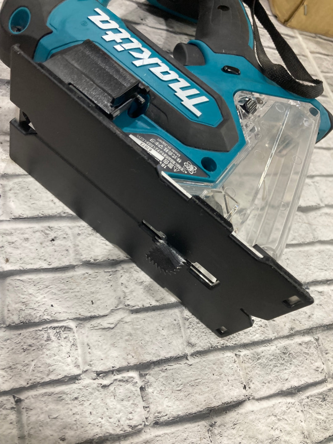 ★マキタ(makita) コードレスボードカッタ SD180DZ　切断能力 石こうボード 30mm 木材 15mm ストローク 6mm　【川口店】