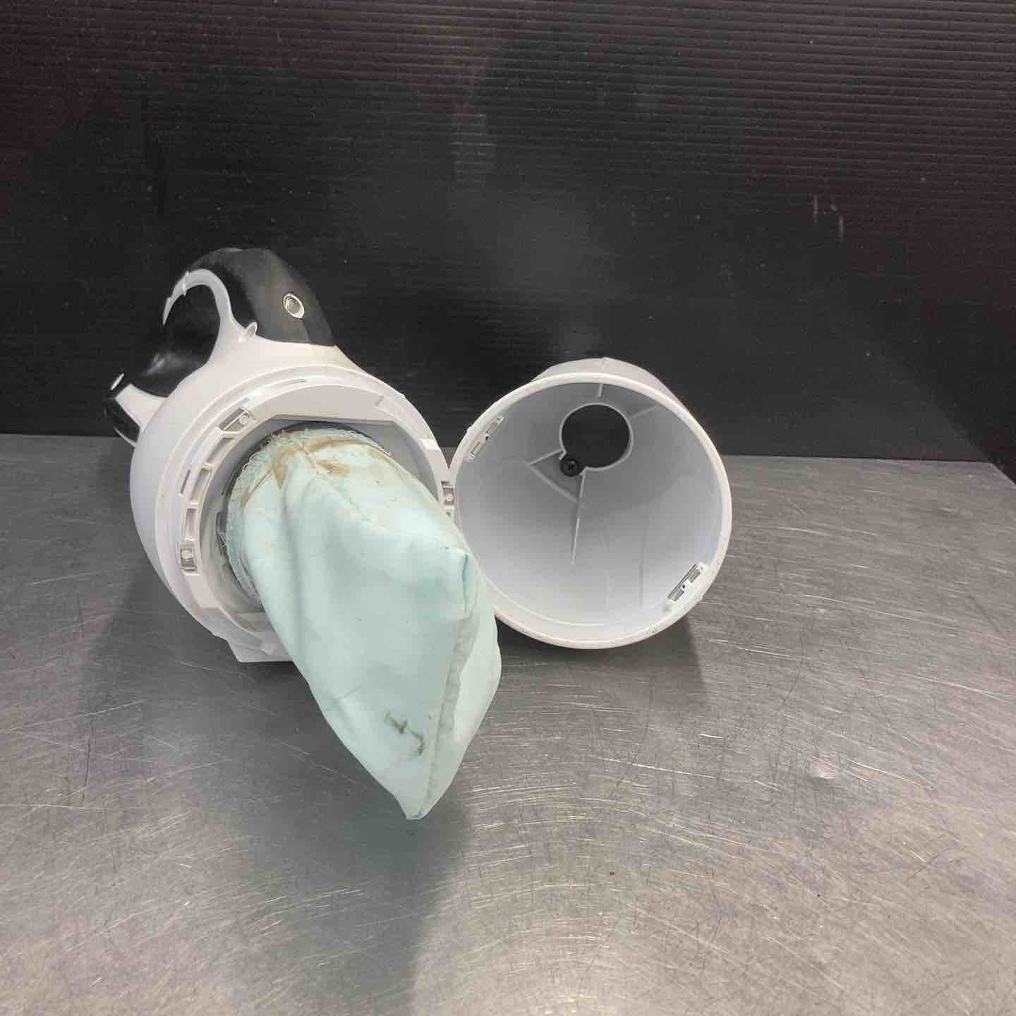 中古品】 マキタ(makita) コードレスクリーナー CL181FDZW 【東大和店