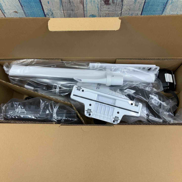 【未使用品】★マキタ(makita) コードレスクリーナー CL286FDRFW 18V サイクロン一体型 純正 バッテリー、充電器付き【柏店】