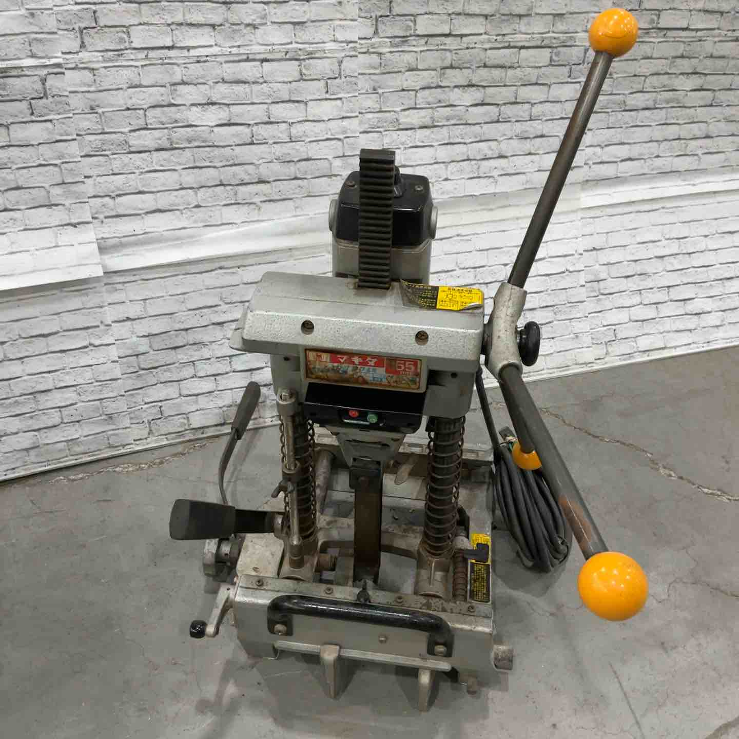 マキタ(makita) 手動角ノミ 最大切込深さ161mm 7305【川口店