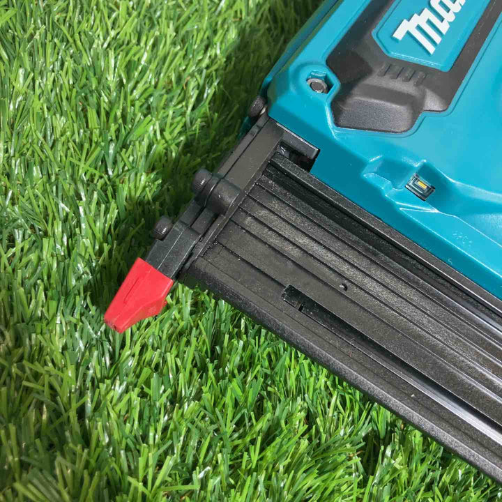 ★マキタ(makita) 18V コードレスフィニッシュネイラ FN350DZK 本体+ケースセット【戸田店】