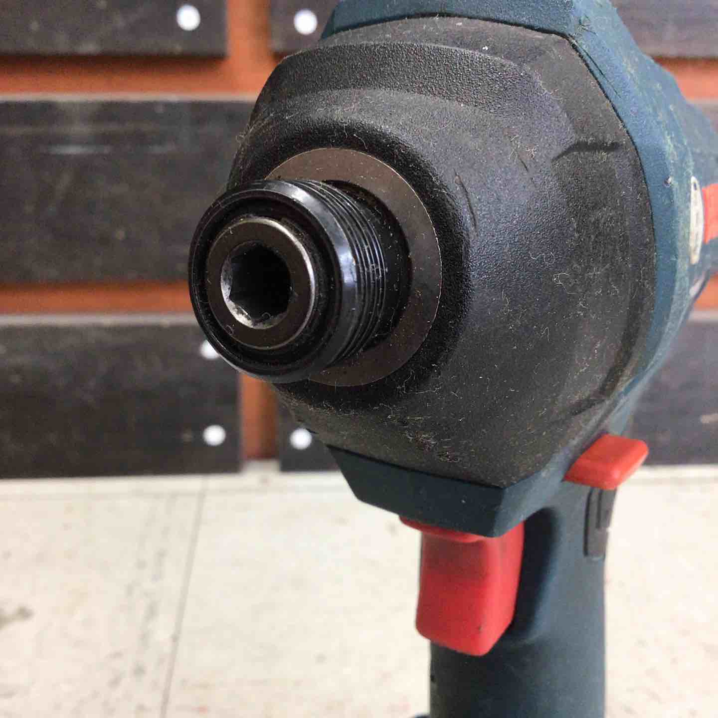 ボッシュ GDR1440-LI インパクトドライバー【リライズ野田愛宕店】【店頭取引限定】【中古】管理番号：IT3GAZ1JN0PC 中古品】 ボッシュ/BOSCH コードレスインパクトドライバー GDR1440-LI