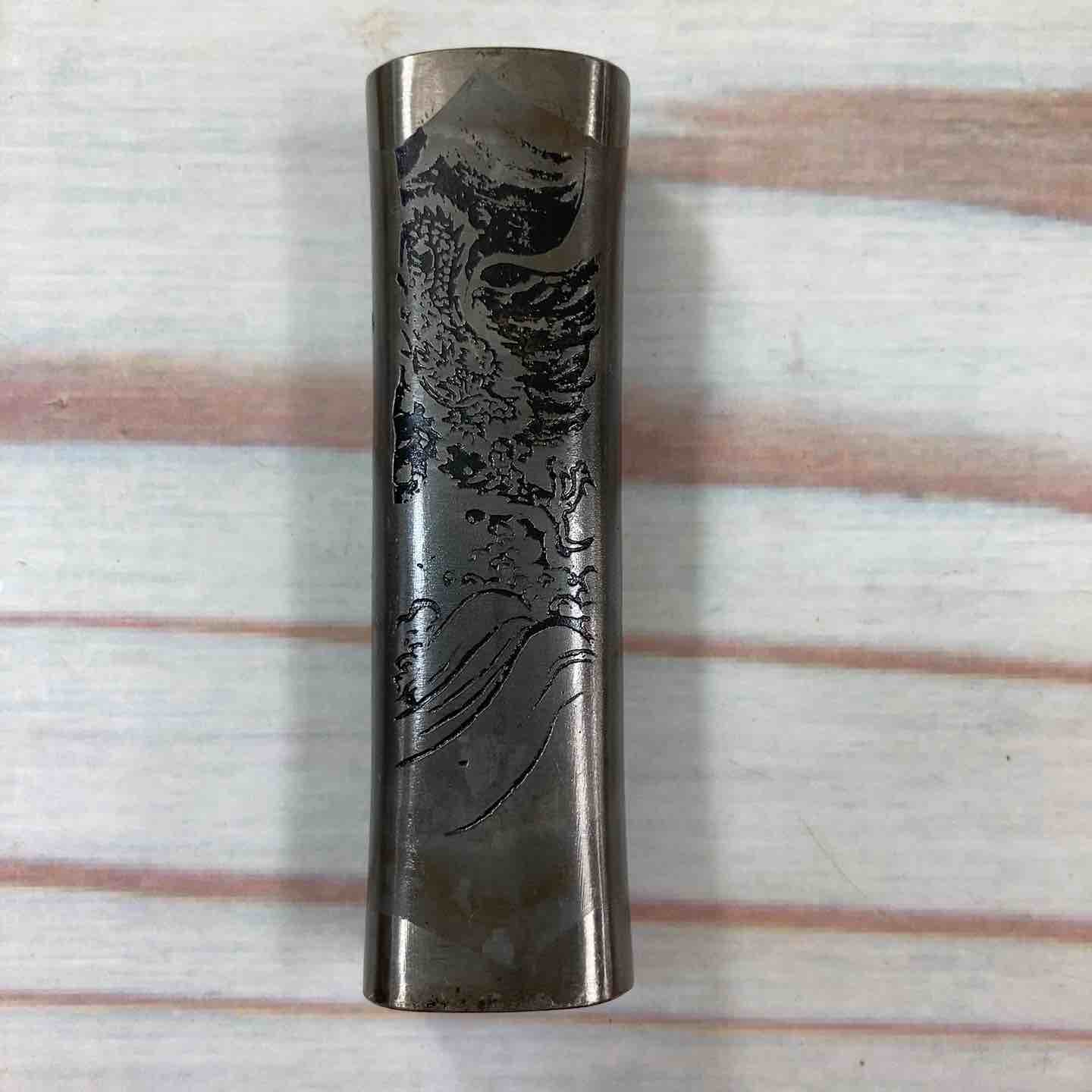 玄翁 銘：菱貫 龍虎図彫り 100匁（約375g） 【川崎店】 – アクトツール