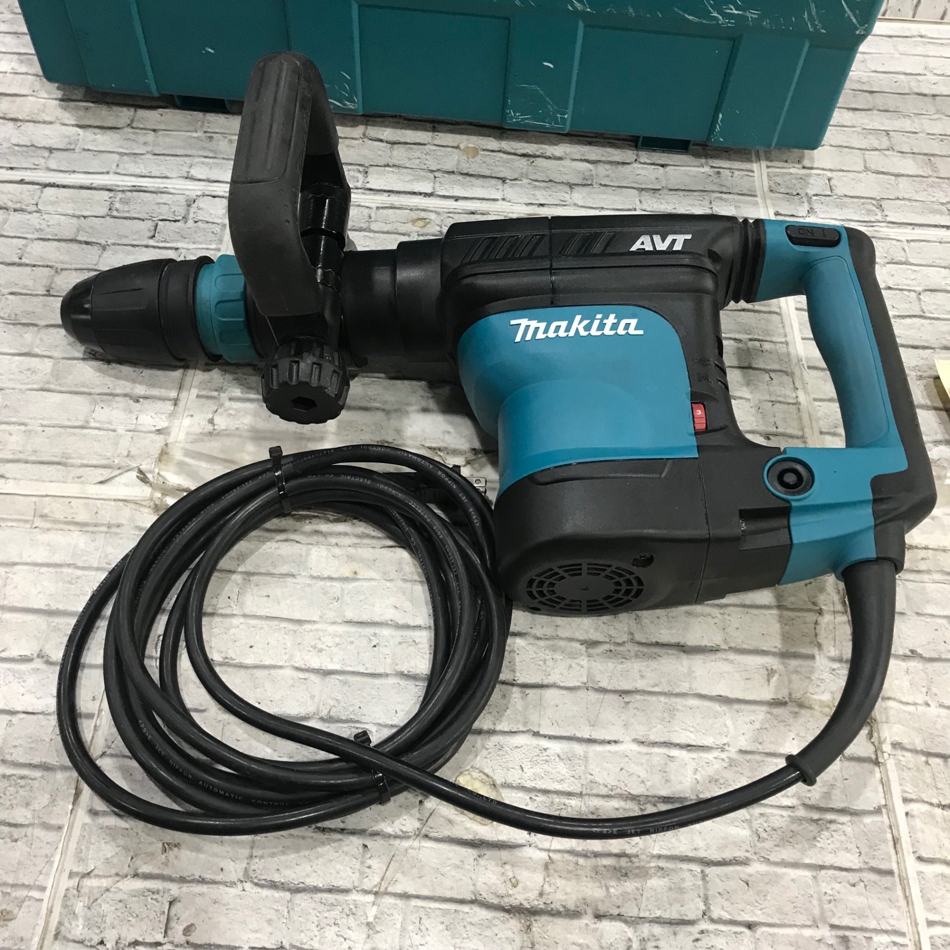 中古品 □ makita 電動ハンマ HM1111C □ J □ ITFG9UOYGO1S Amazon | マキタ(Makita) 電動ハンマ HM1111C | ハンマードリル
